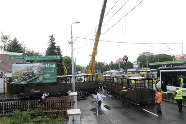 Elszabadult két vasúti személykocsi a LÁÉV telephelyéről 