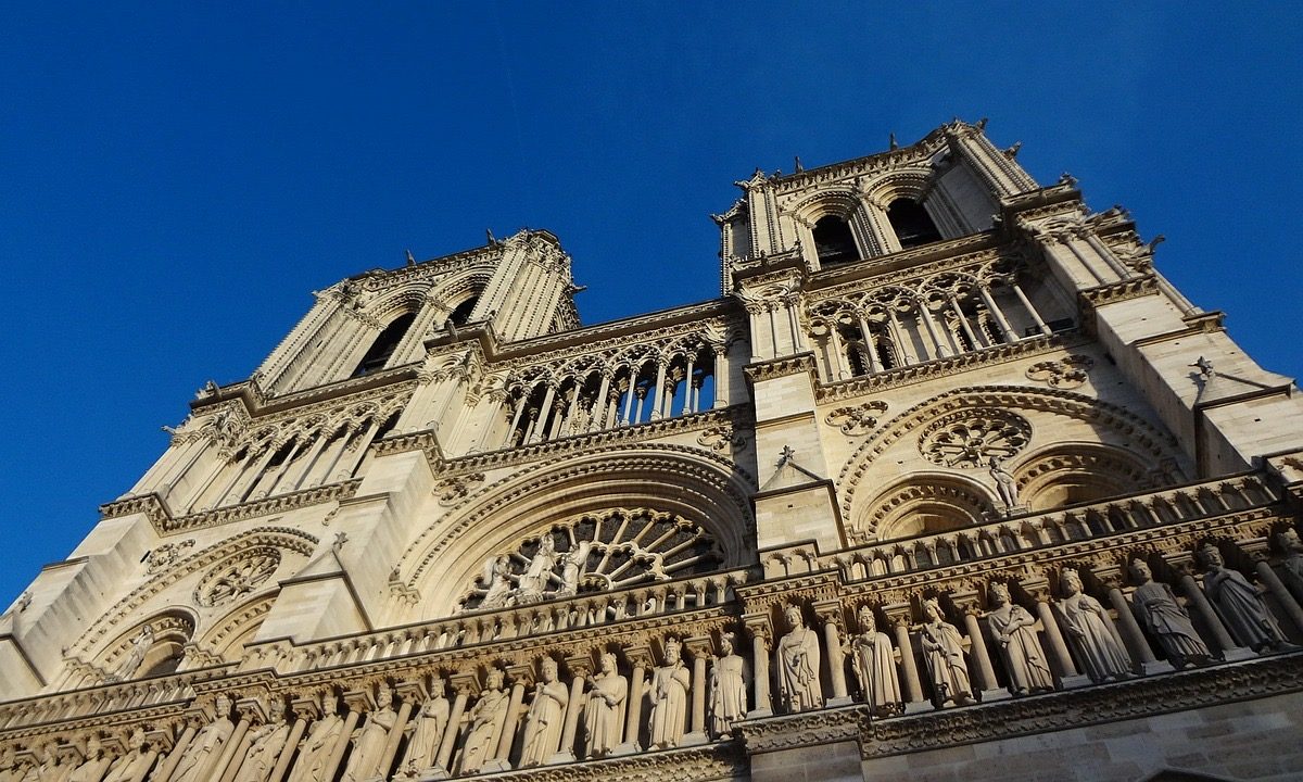 Normandiai tölgyfákkal állítják helyre a Notre-Dame-székesegyház huszártornát