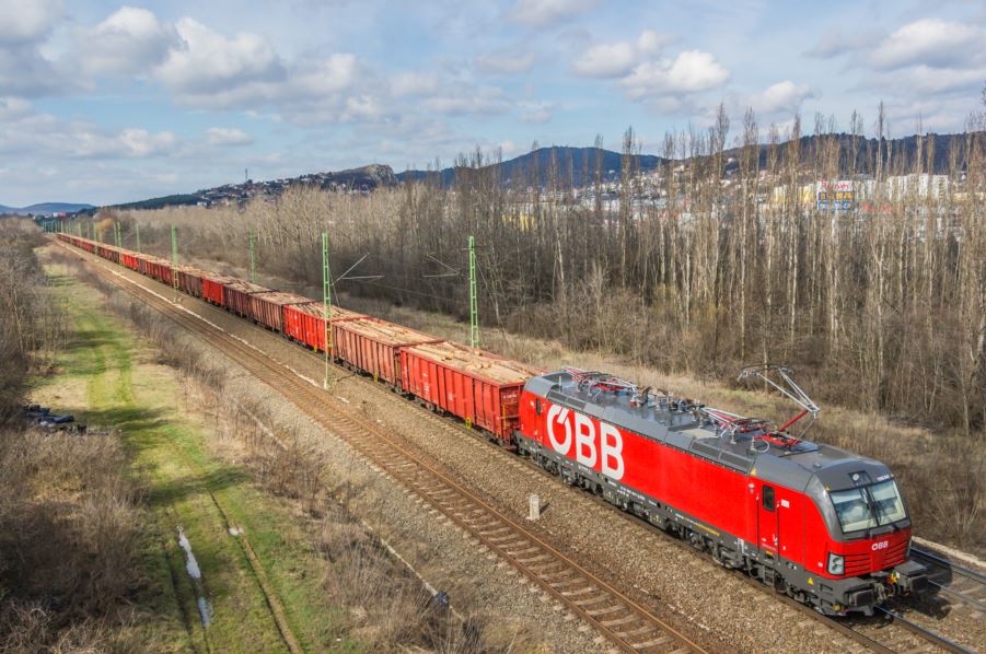 Rekordidejű vasúti fafuvar 3 országon át